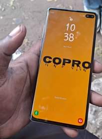 A picture of Samsung s10 plus