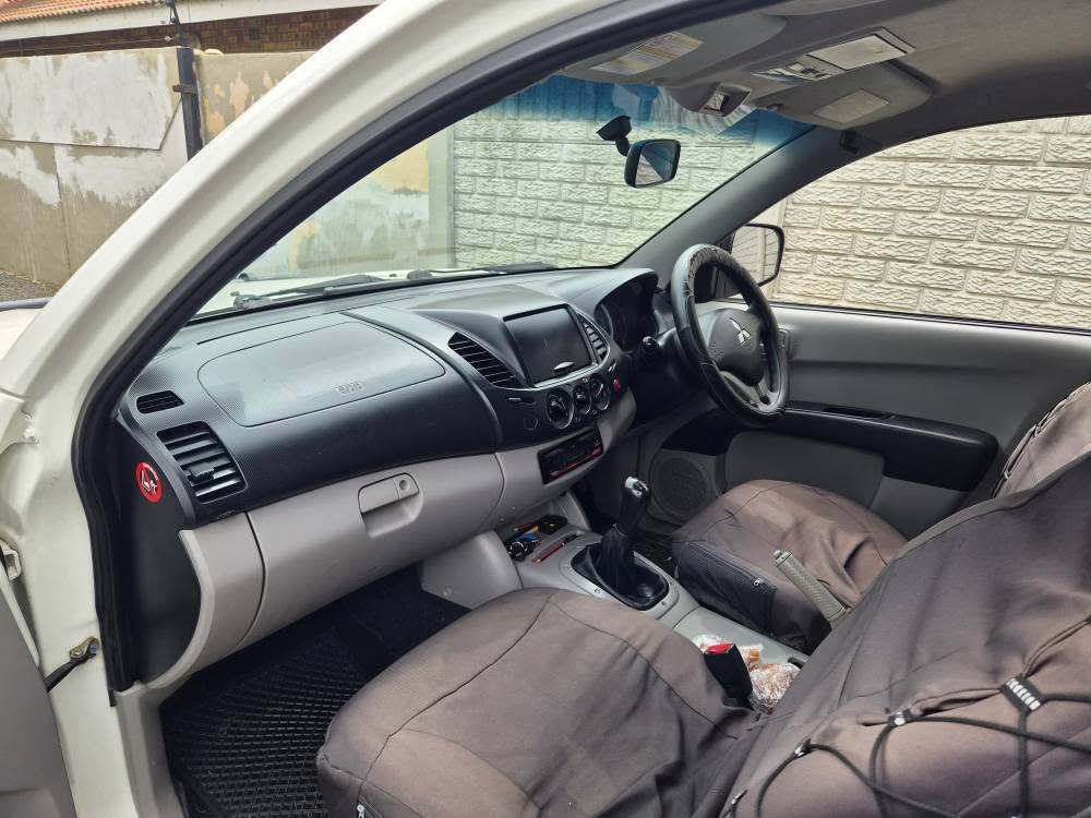 mitsubishi triton