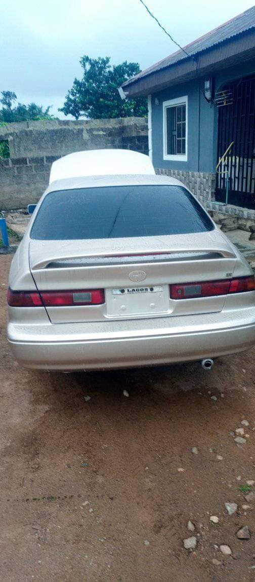 A picture of 1999 Toyota Camry 9 888