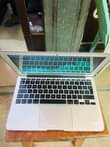 A picture of MAC BOOK AIR I7