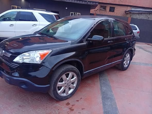 A picture of HONDA CR V