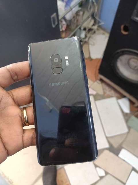 A picture of Samsung S9 64gb 4gb
