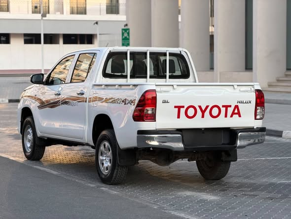 A picture of Toyota Hilux pickup model 2016 petrol automatic transmission 4 4