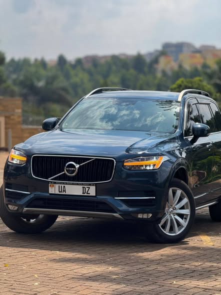 A picture of Volvo XC90 on sale