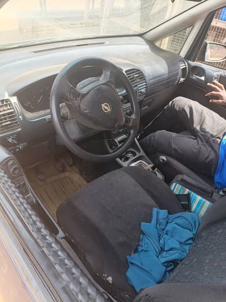 A picture of Neatly used Opel zafira with good engine 1 8 perfect