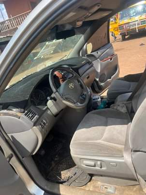 A picture of Toyota Sienna 2005