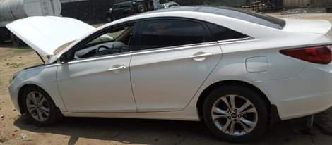A picture of Hyundai sonata 2013 model everything is working very well buy