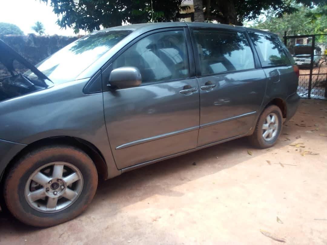 A picture of 2004 Toyota 2004 model