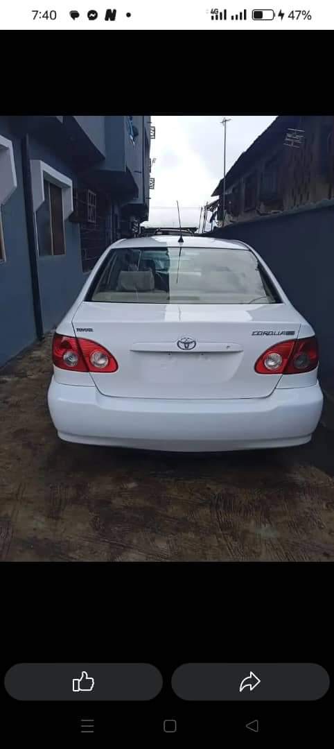 A picture of 2004 toyota corolla