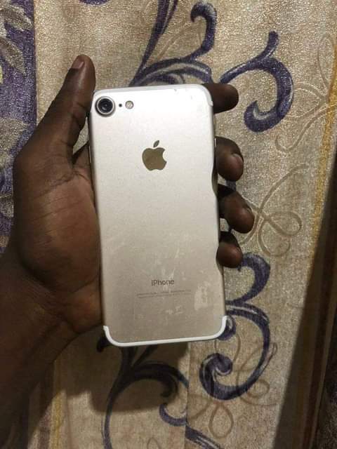 A picture of iPhone 7G