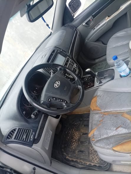 A picture of Hyundai santafi 2008 model
