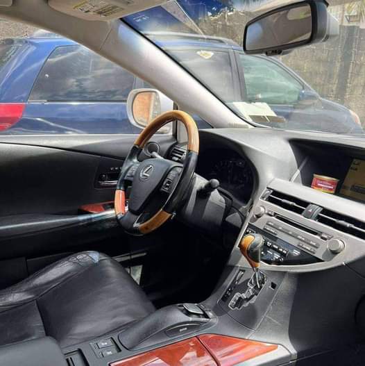A picture of 2010 Lexus Rx350 100000