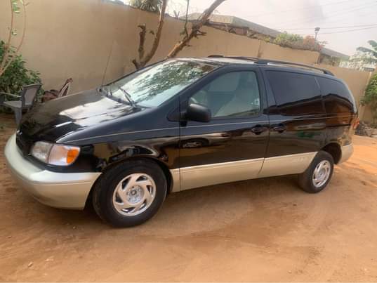 A picture of Toyota Seinna 1999 model everything working perfectly fine nothing to