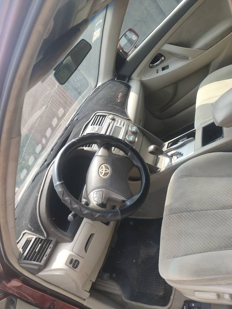 A picture of SUPER CLEAN 2008 TOYOTA CAMRY V6