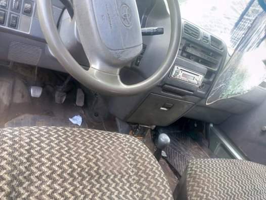 A picture of Toyota HIACE bus manual transmission untouched engine and gear with