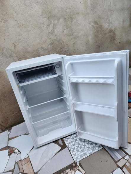 A picture of Nauza fridge nzuri kila moja lak 225k