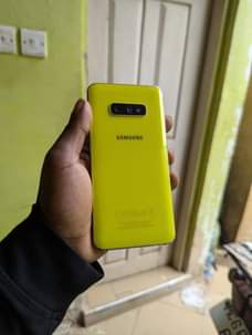 A picture of samsung s10e GB128