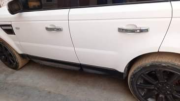 A picture of 2011 Range Rover Sports for 3M