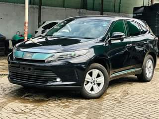 A picture of TOYOTA HARRIER 2017