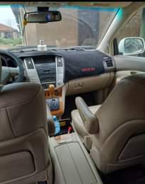 A picture of Lexus 350