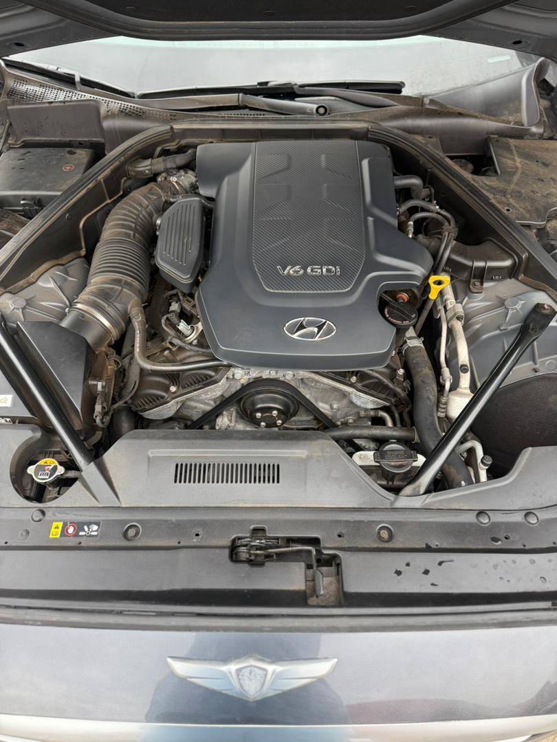 A picture of Hyundai genesis 2015 foreign used