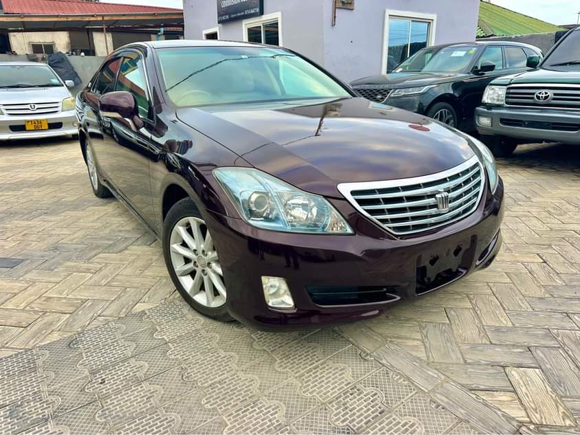 A picture of TOYOTA CROWN NEW MODEL 