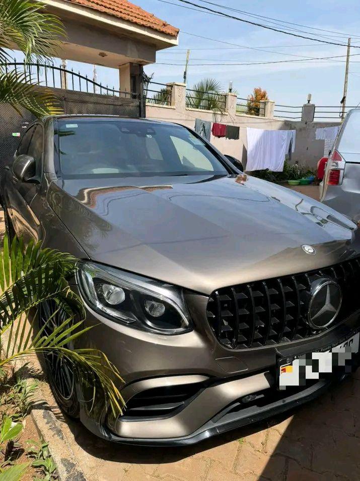 A picture of 2017 MERCEDES BENZ GLC