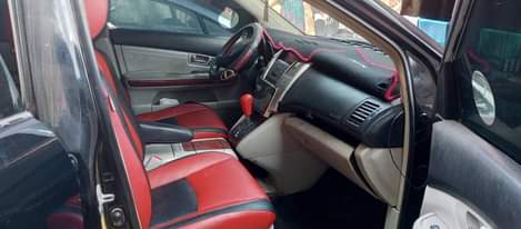 A picture of 2003 LEXUS 330