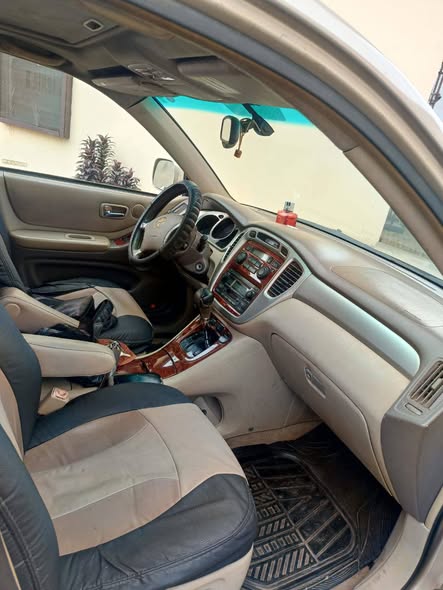 A picture of Toyota Highlander 2005 model
