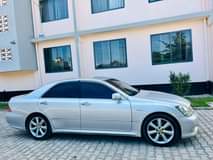 A picture of TOYOTA CROWN