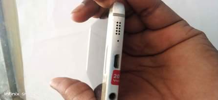 A picture of samsung galaxy S6 edge
