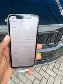 A picture of Ipbone X 256gb And Iphone 11 128gb double line