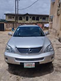 A picture of 2006 few months registered lexus Rx 330.