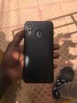 A picture of Samsung A20 imenyooka kama unavyoona apo kwny picha aina tatzo