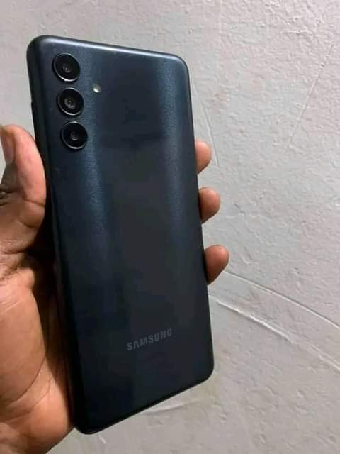 A picture of Samsung a04s