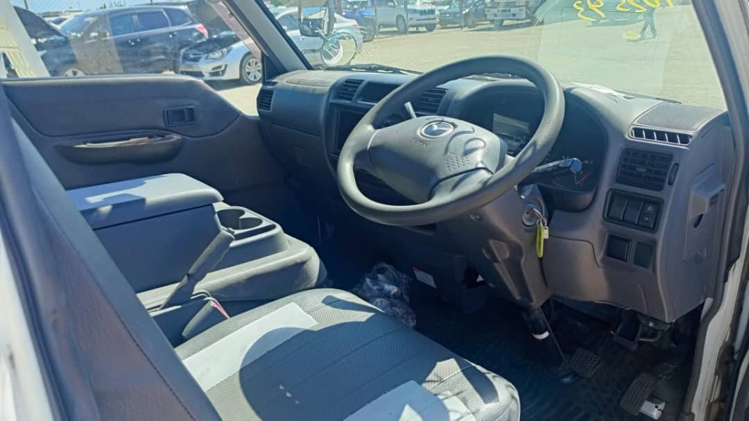 A picture of Mazda bongo van