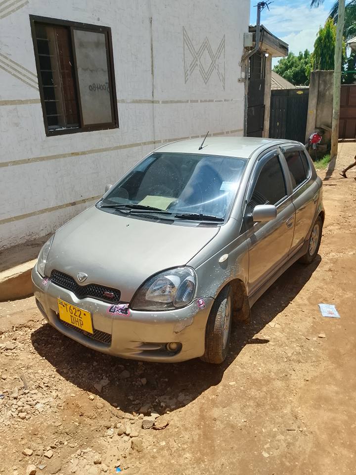 A picture of Vitz Rs mil 6 5M Cc1290 Dar es salaam 0694999677