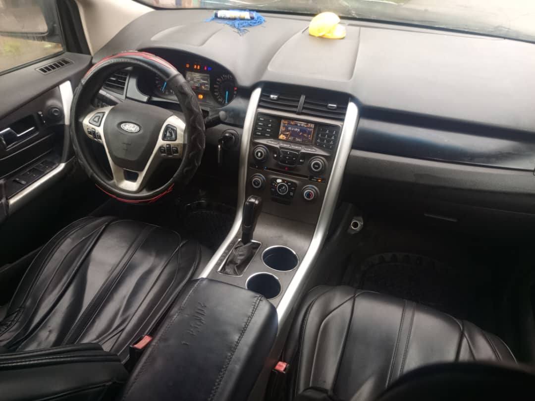 A picture of FORD EDGE 2013