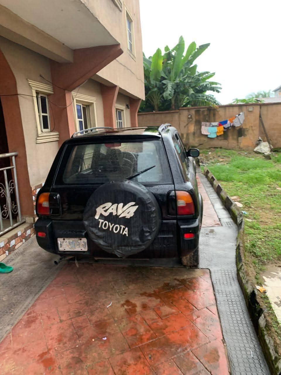 A picture of 02 rav4