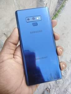 A picture of Samsung note 9