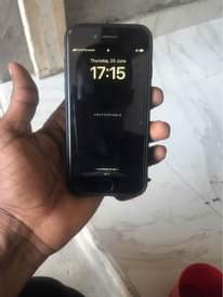 A picture of Iphone 8 plain gb 64