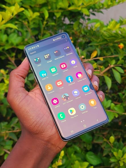 A picture of Sumsung galaxy s10