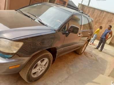 A picture of Lexus Rx 300 for sale engine and gear is superb