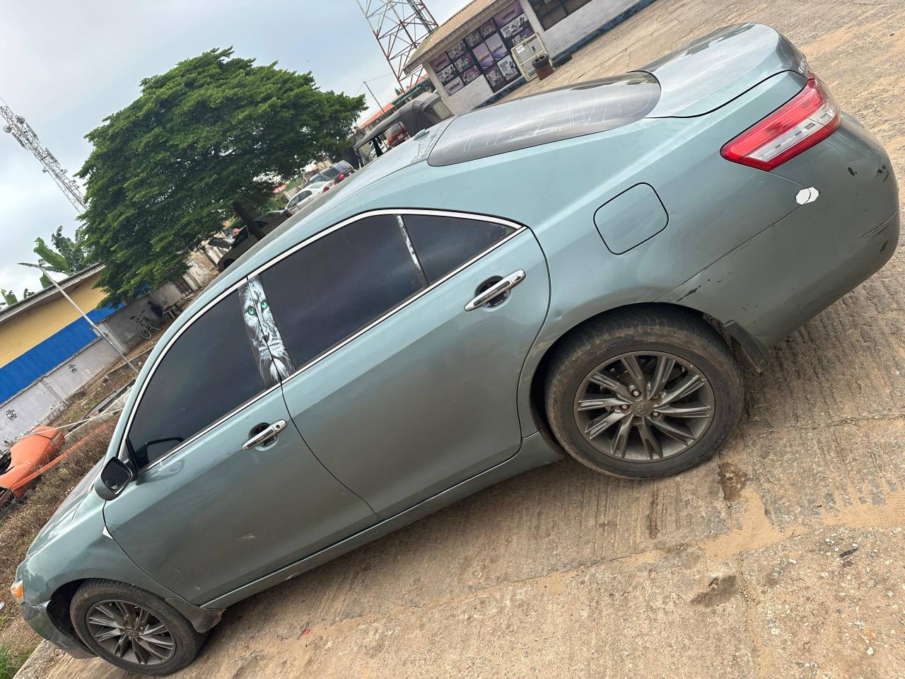 A picture of 010 toyota camry