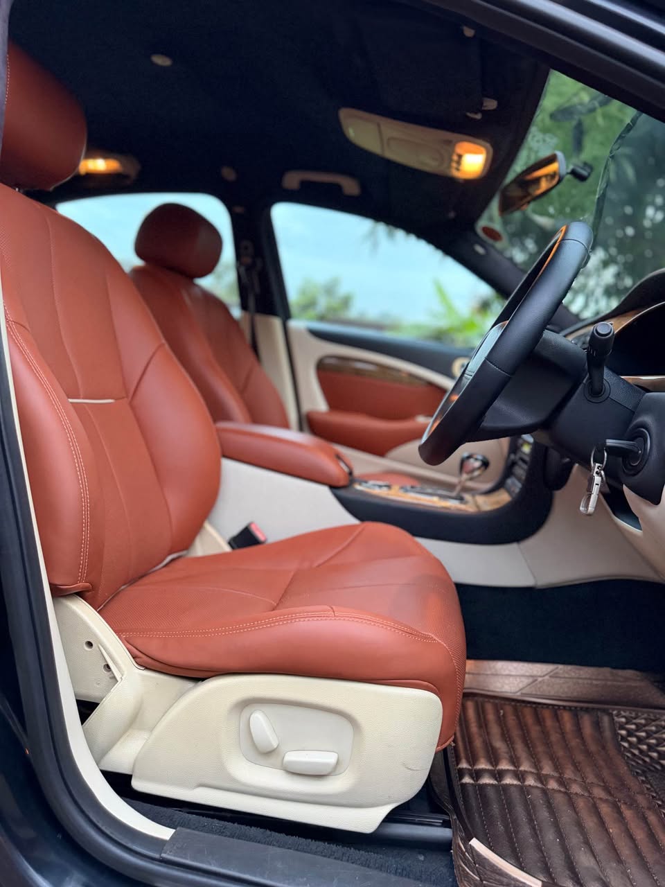 A picture of Jaguar S type