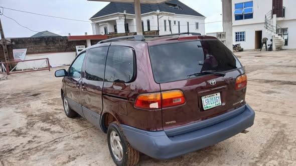 A picture of TOYOTA SEINNA XLE