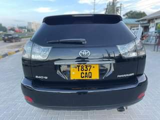 A picture of TOYOT HARRIER NEW MODEL