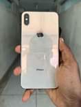 A picture of I phone x max gb 256