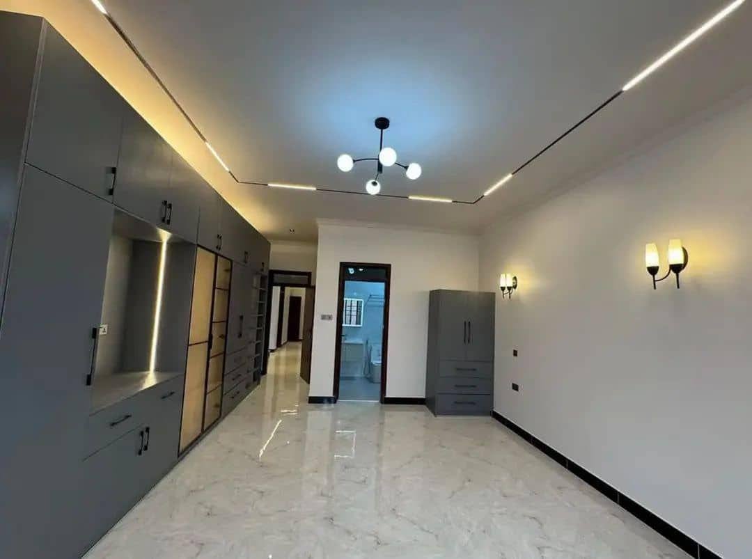 A picture of House for sale in kira