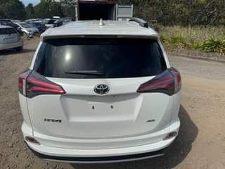 A picture of Toyota Rav4 2015 Auto AWD push Start Pearl White